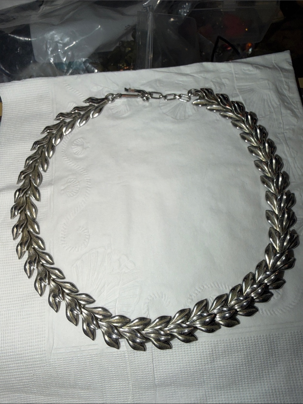 Vintage silver tone flexible choker style necklace light